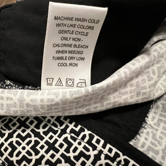 Counterparts Capris Monochrome Geometric Pants - Picture 9 of 11